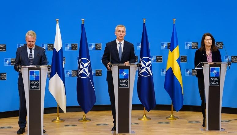 Tranh luận tại Phần Lan và Thụy Điển về việc gia nhập NATO và thái độ đối với Nga